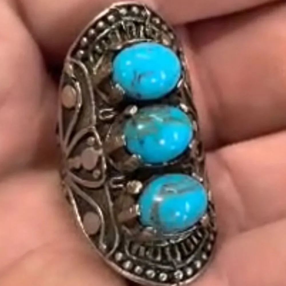 Vintage style Southwest turquoise ring with ornate 925 sterling silver band
